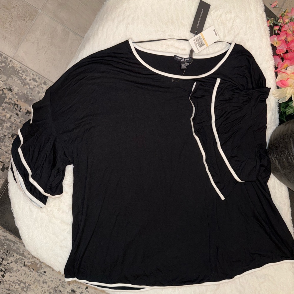 NWT Cable & Gauge Black Top with White Accents Size 2XL